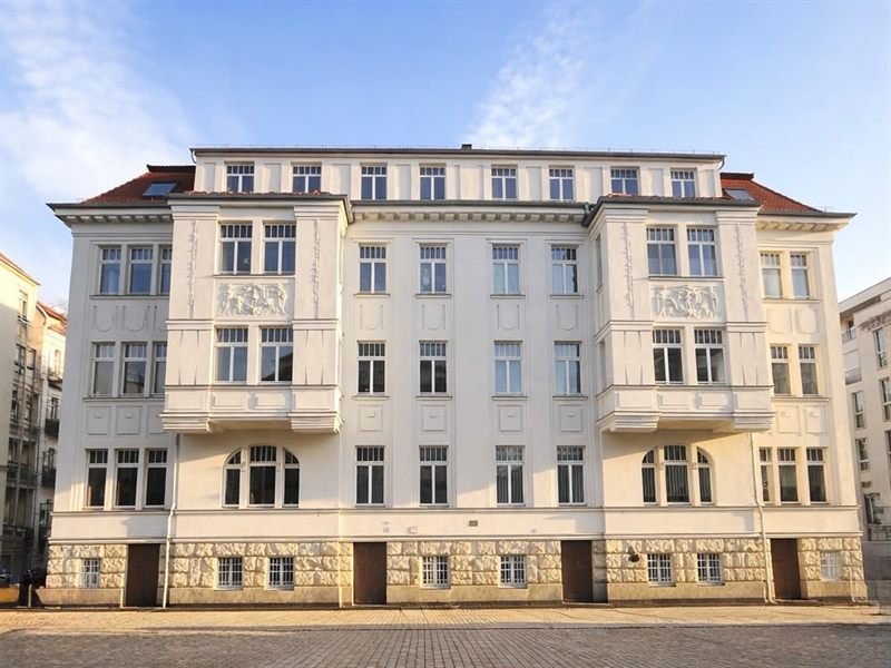 Sanierte Altbaufassade des Wohnhauses in der Ehrensteinstraße in Leipzig-Zentrum-Nord