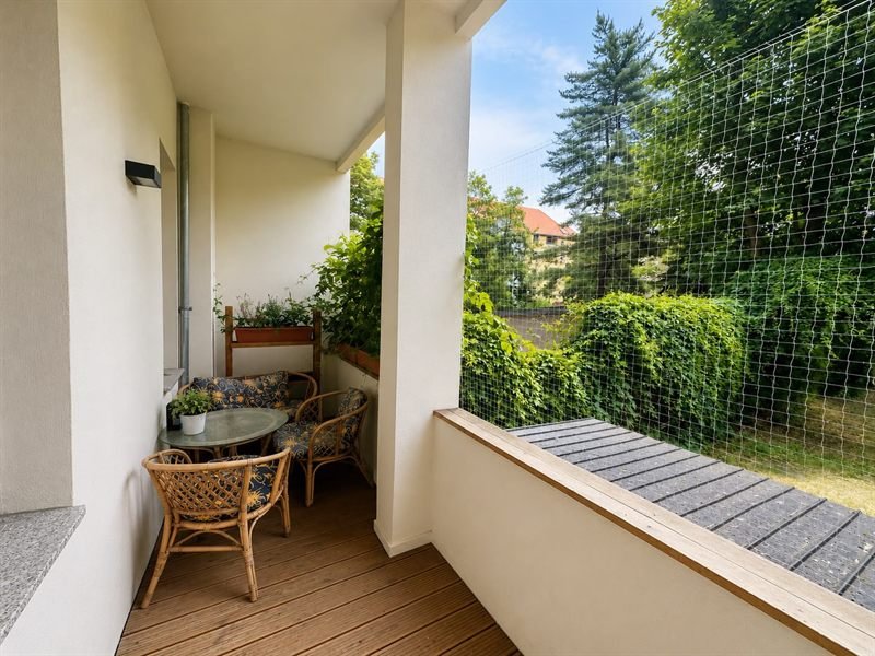 Balkon der vermittelten Erdgeschosswohnung in der Riebeckstraße in Leipzig-Reudnitz mit Blick ins Grüne