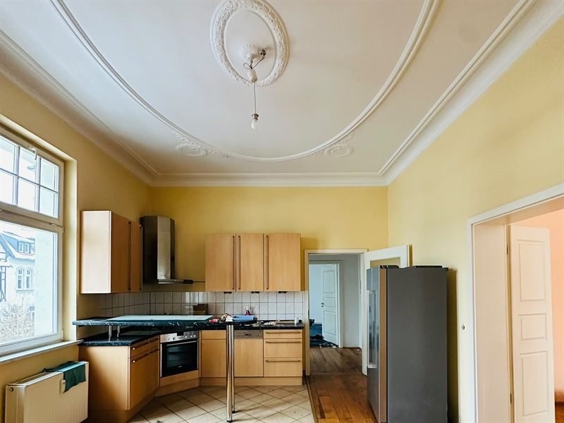 Altbauwohnung mit Stuckdecke, Einbauküche und Dielenboden im Leutzscher Villenviertel